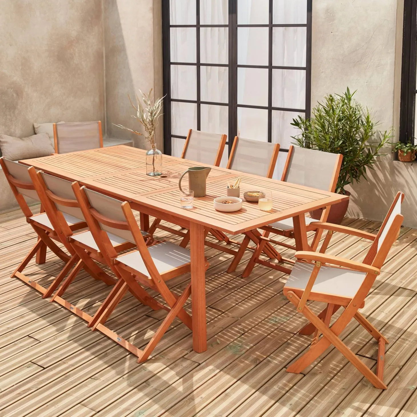 Uitschuifbare houten tuintafel met 8 stoelen