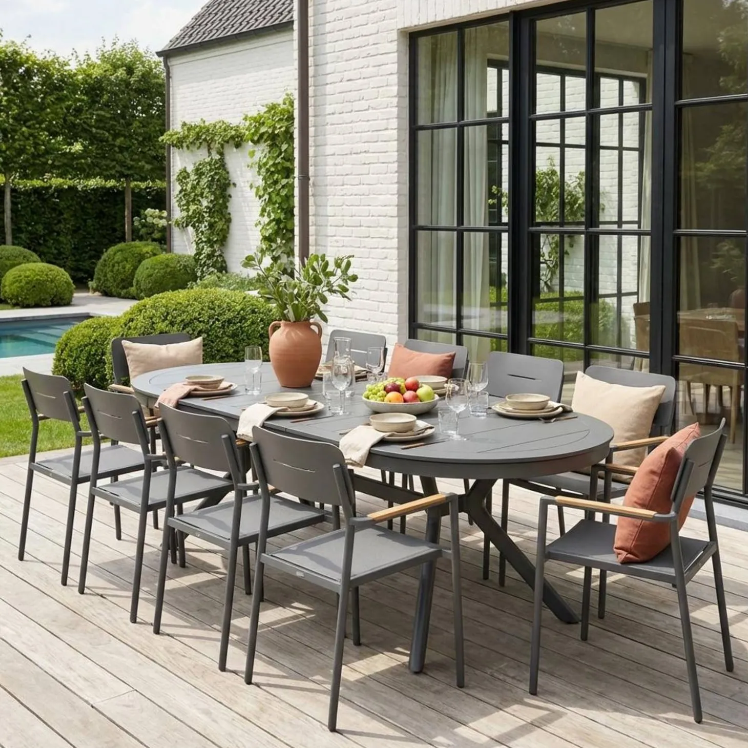 Uitschuifbare ovale tuintafel van aluminium en 10 stoelen