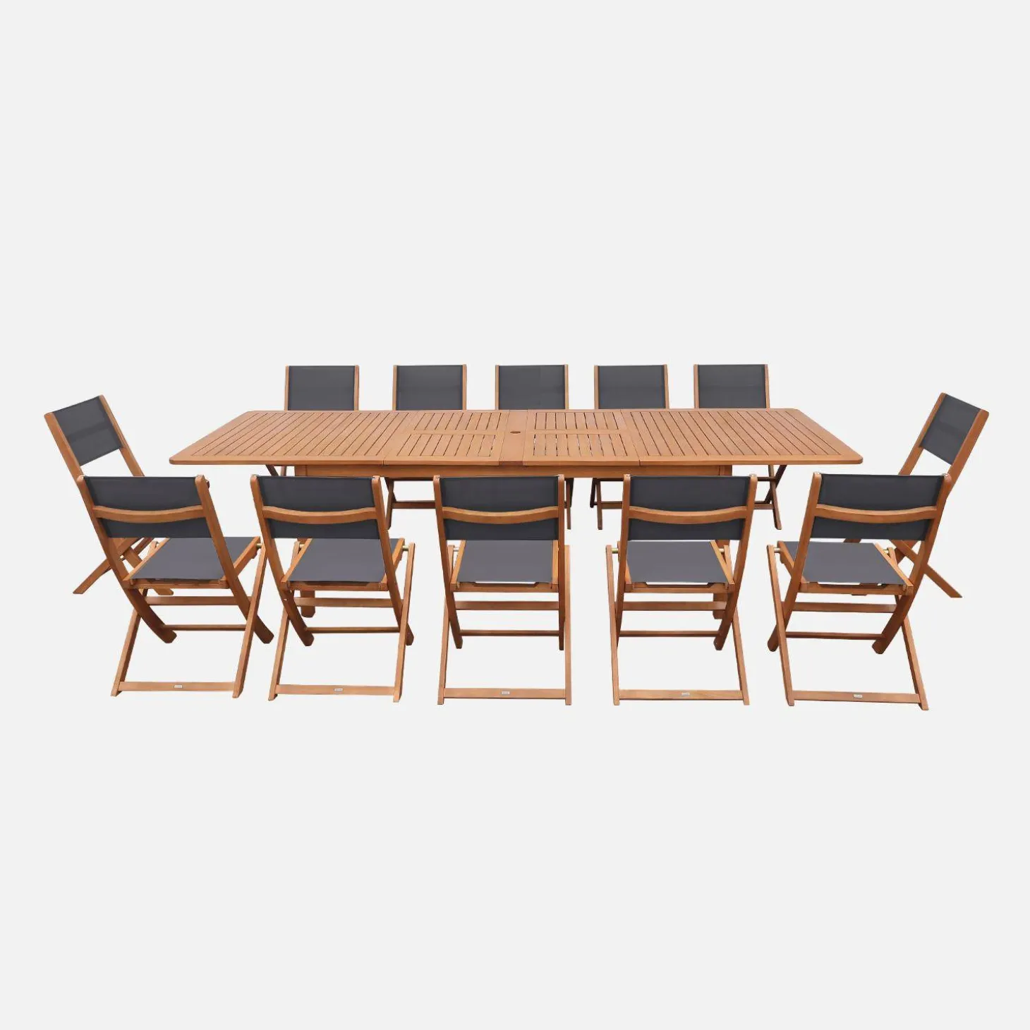 Uitschuifbare tuintafel van hout met 12 stoelen
