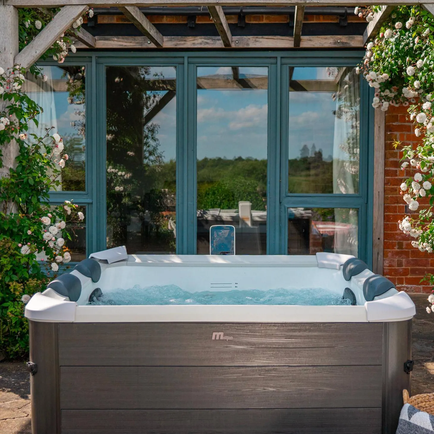Vaste spa 6 plaatsen 160cm grijs hydromassages, 4 kussens, 8 filters afdekzeil