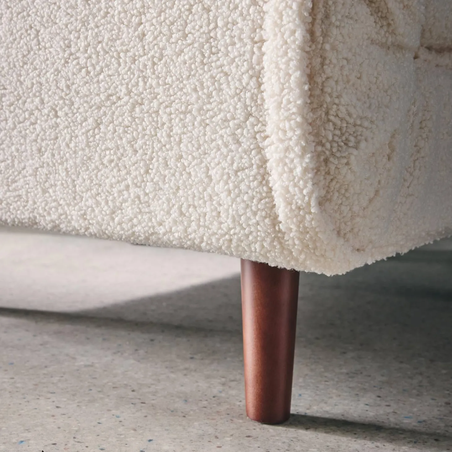 Verstelbare fauteuil boucle houten poten 1 zitplaats