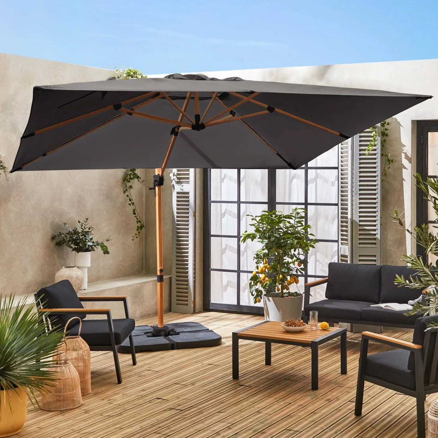 Vierkante offset parasol 3x3m, paal met houteffect
