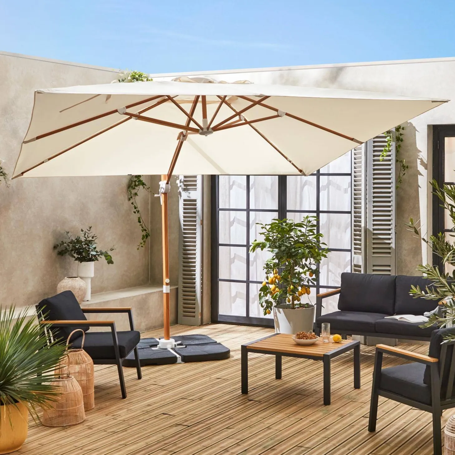 Vierkante offset parasol 3x3m, paal met houteffect