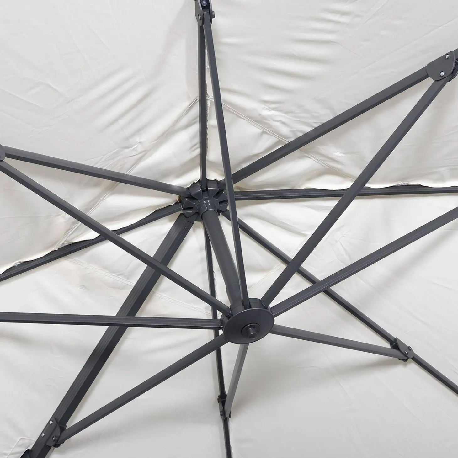 Vierkante offset parasol 3x3m + set van 4 verzwaarde tegels 50x50cm
