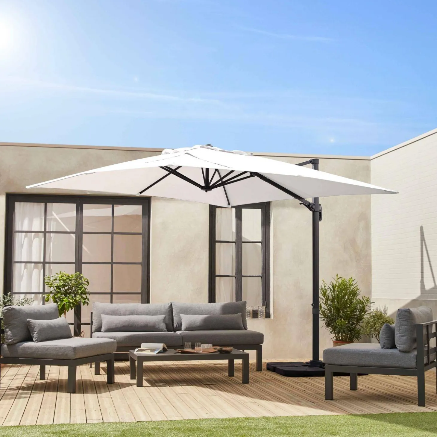 Vierkante offset parasol 3x3m + set van 4 verzwaarde tegels 50x50cm
