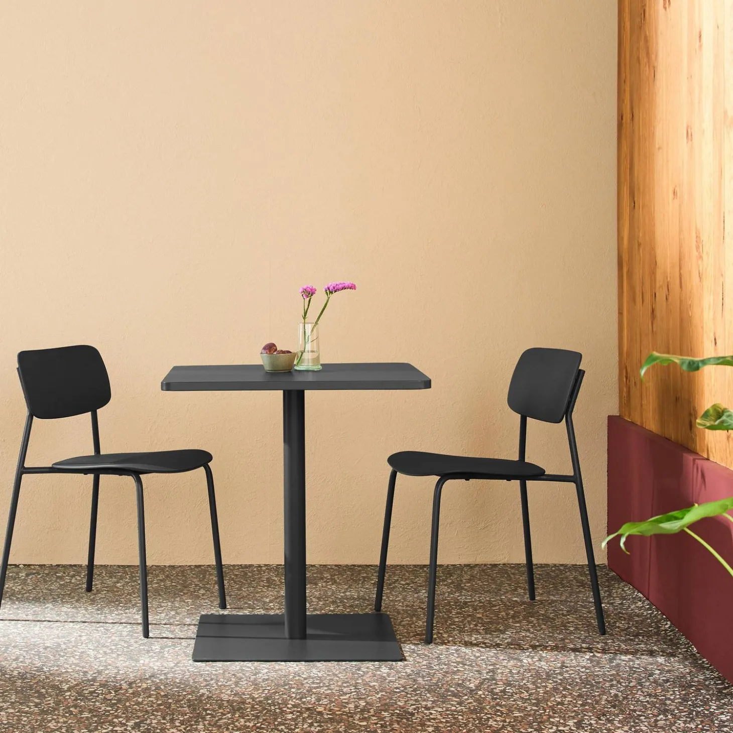 Vierkante tuintafel + 2 stoelen staal