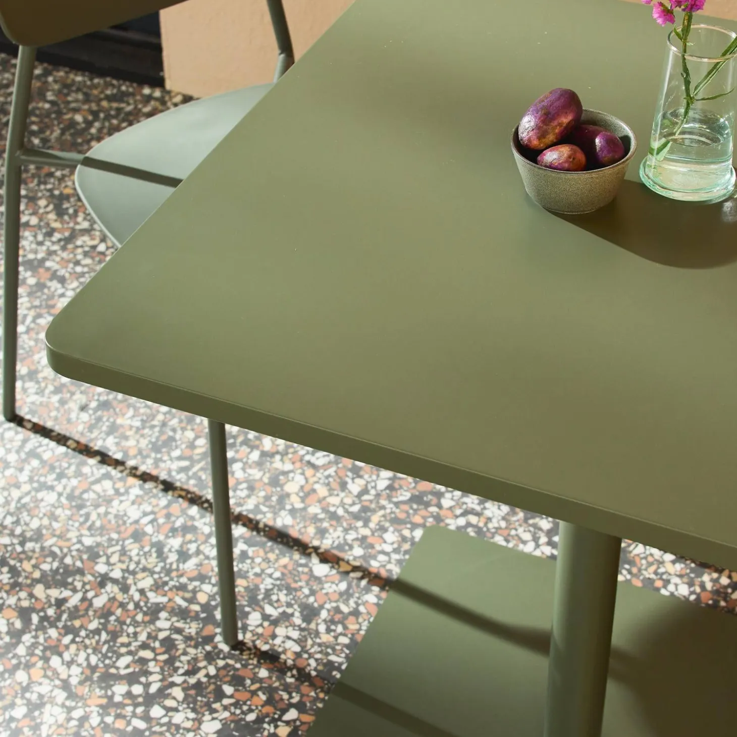 Vierkante tuintafel + 2 stoelen staal