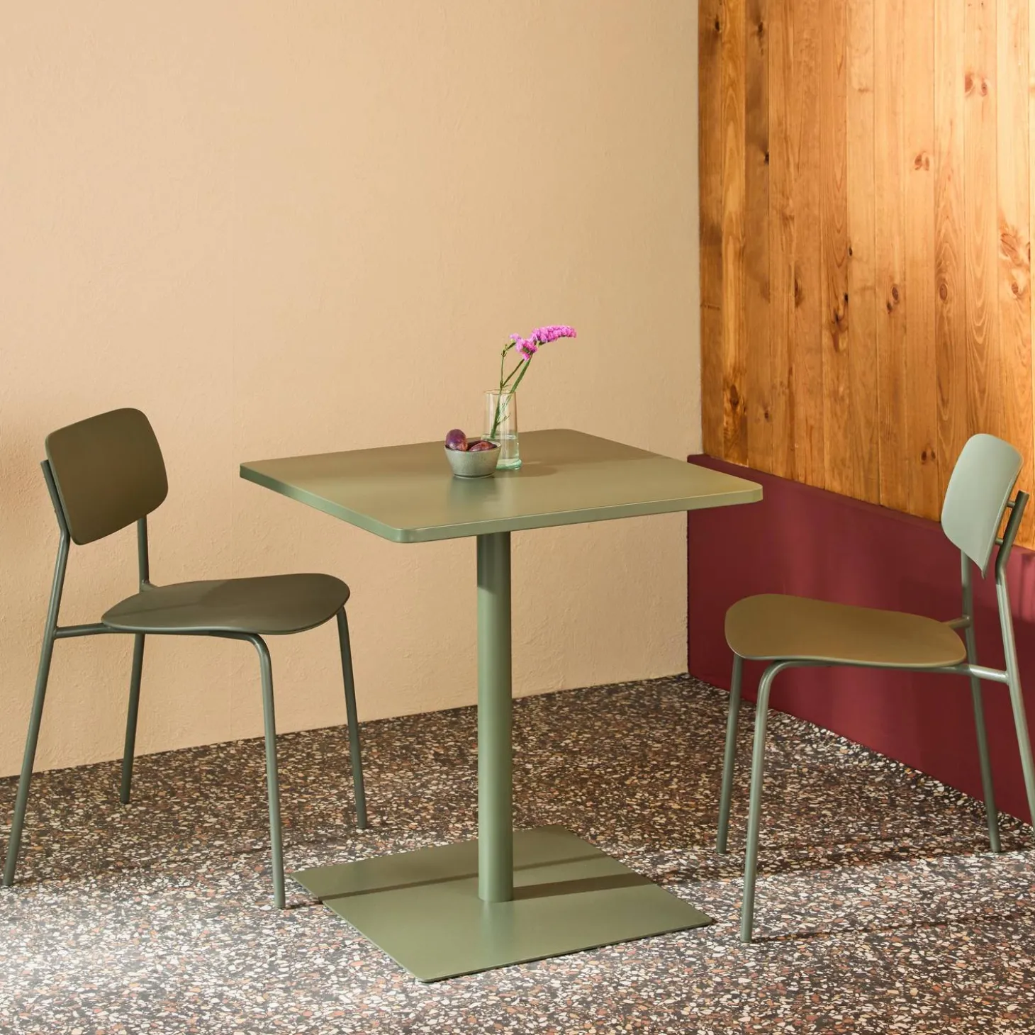 Vierkante tuintafel + 2 stoelen staal