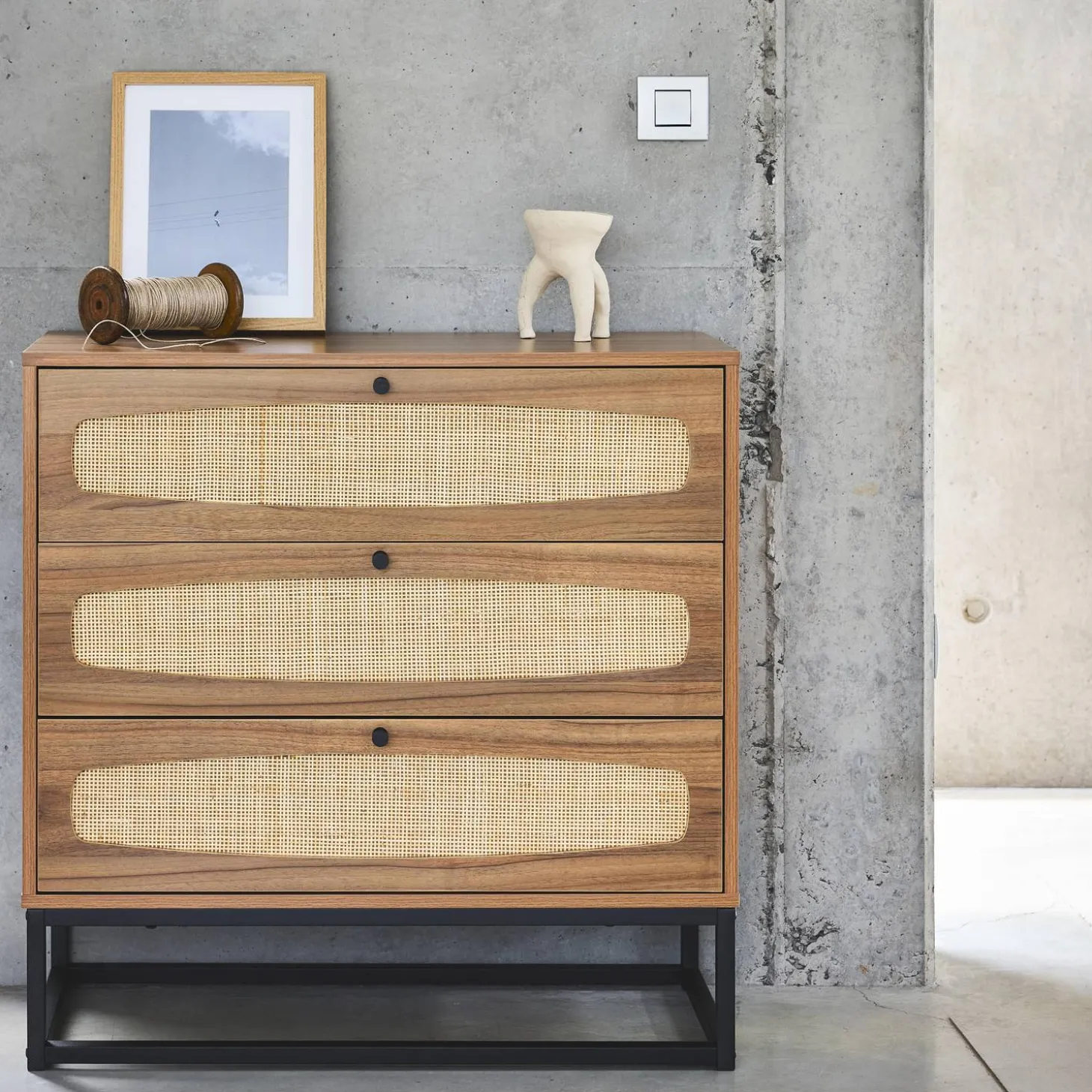 Vintage ladekast 3 lades houtdecor rotan en metaal 80cm