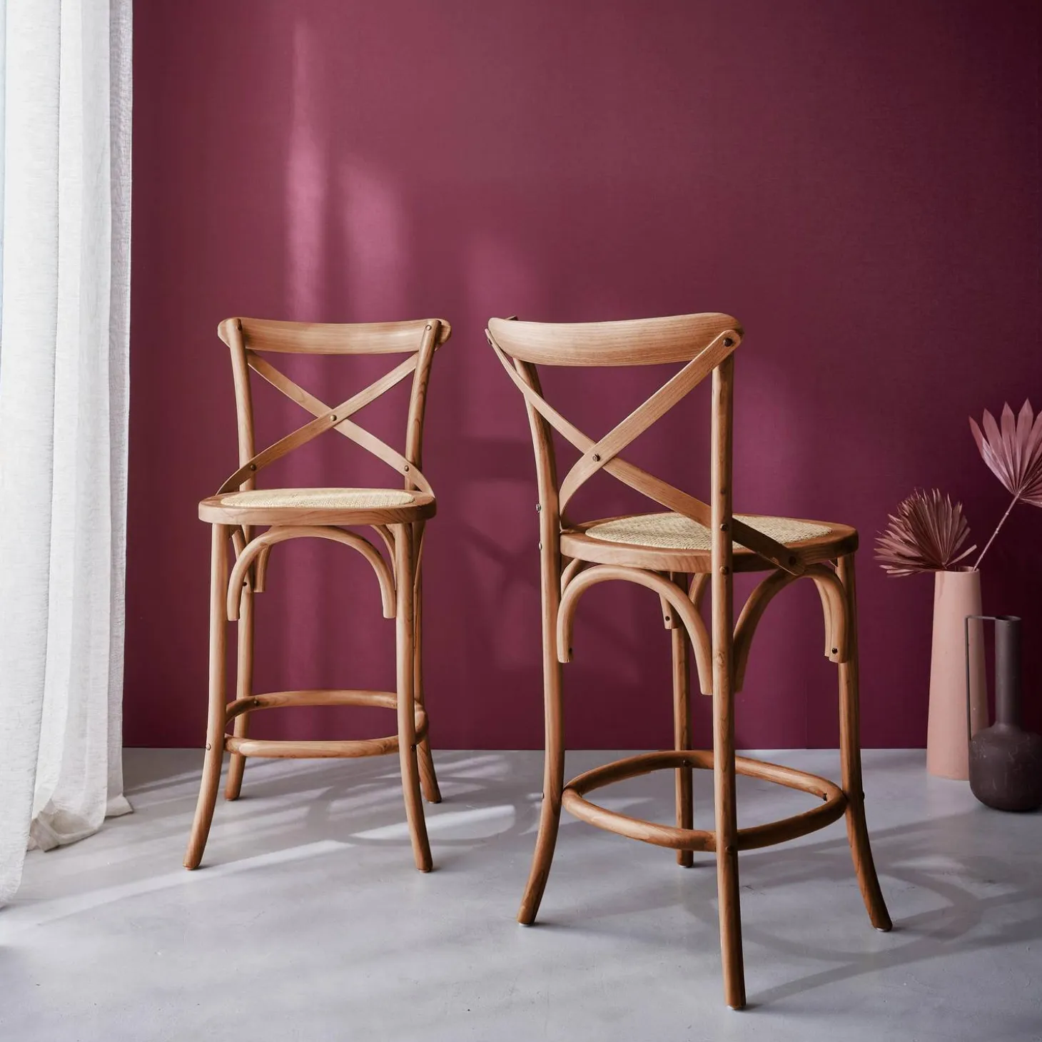 Vintage rubberhouten bistro barkrukken met voetensteun (set van 2)