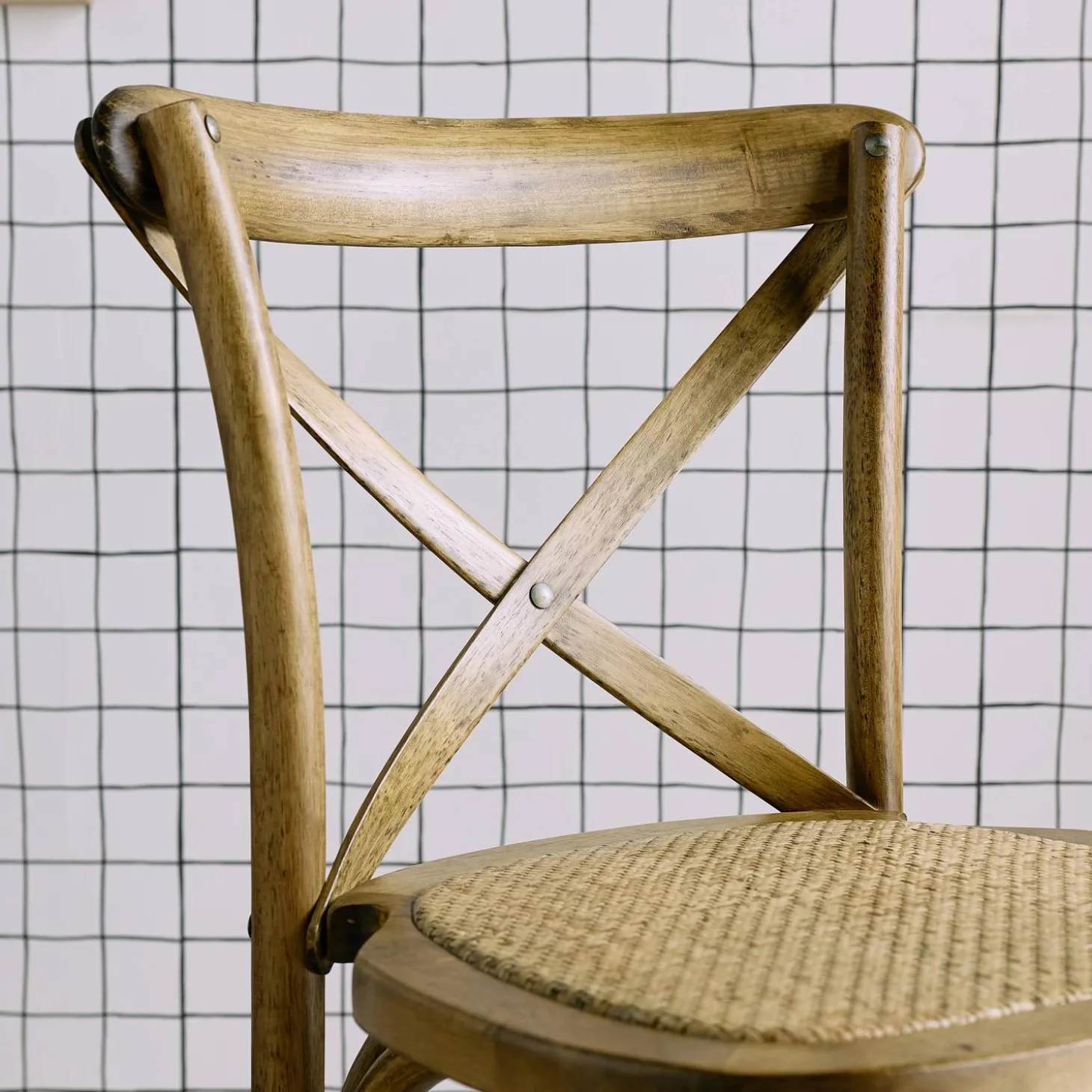 Vintage rubberhouten bistro barkruk met voetensteun