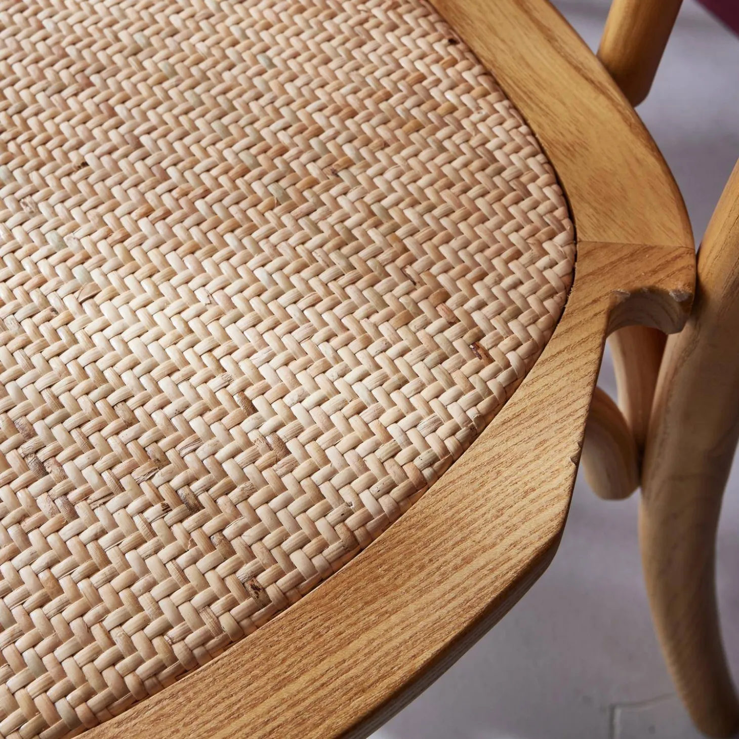 Vintage rubberhouten en rotan stoelen (set van 2)