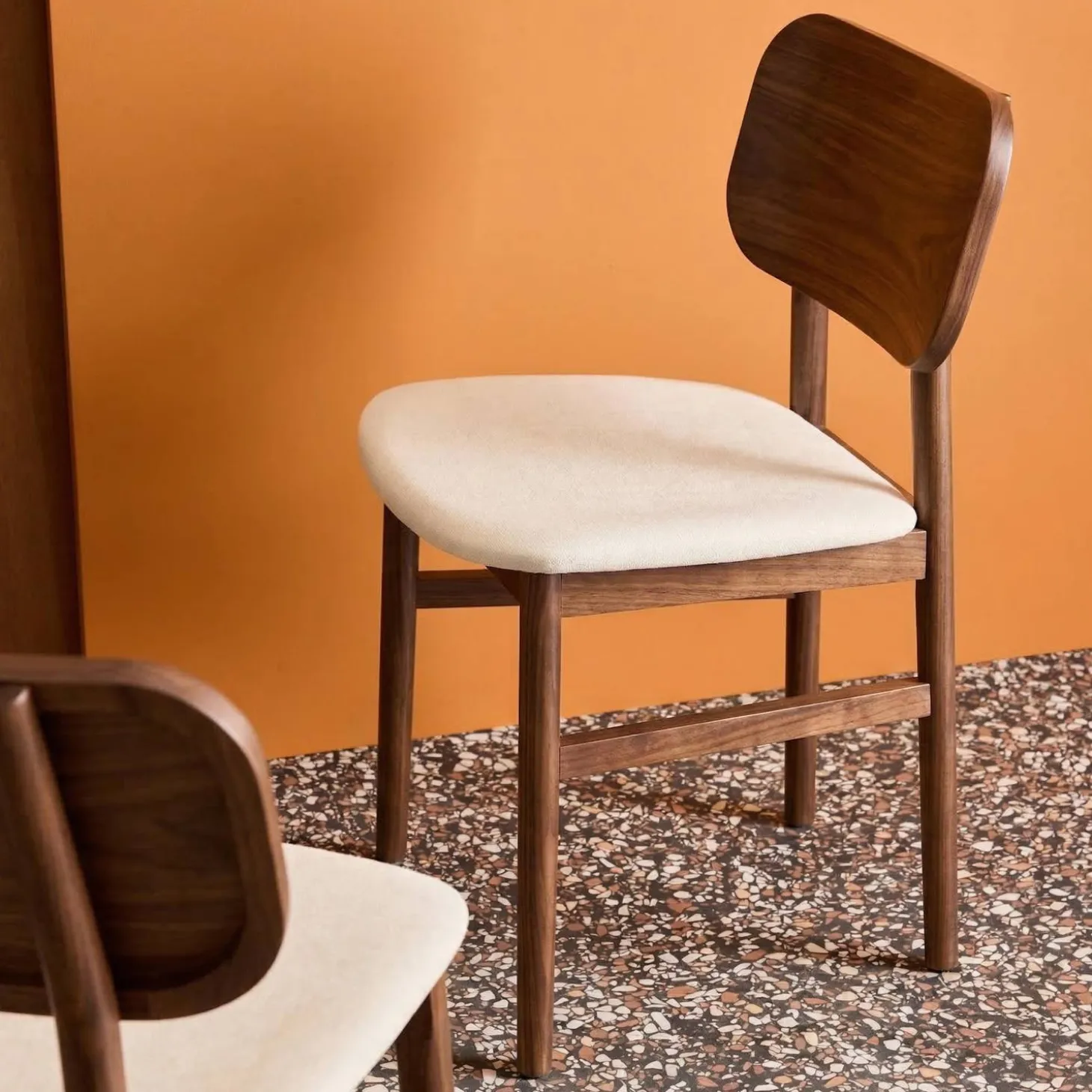 Vintage stoelen rubberhout en stof (set van 2)