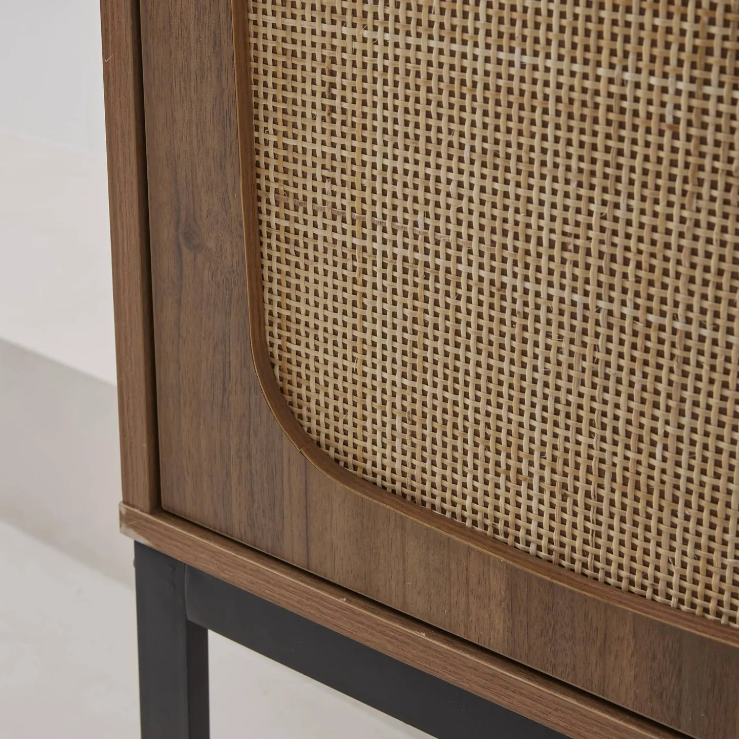 Vintage wandkast 2 deuren houtdecor rotan en metaal 80cm