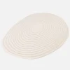 Vloerkleed in de vorm van een kiezelsteen met crèmekleurig cirkelpatroon voor binnen