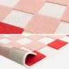 Vloerkleed voor binnen en buiten met rood en roze dambord patroon