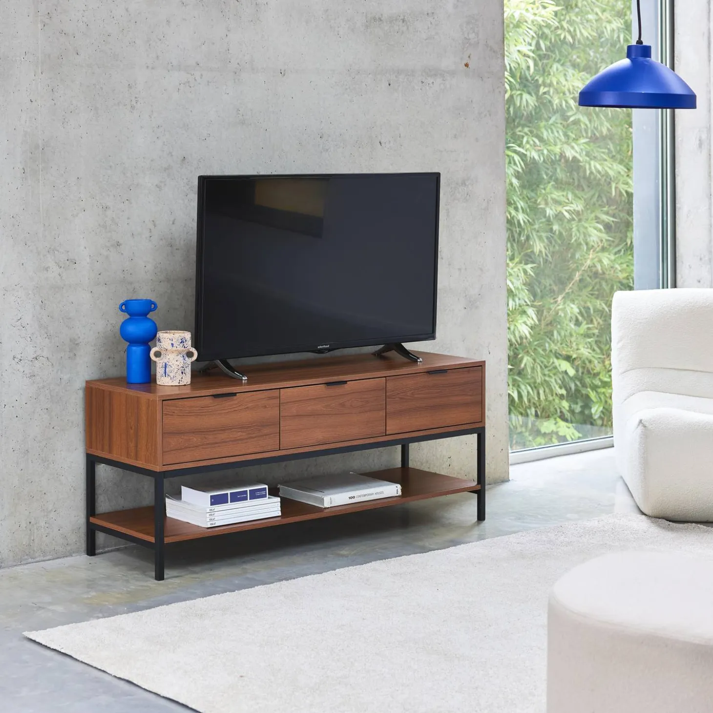 Walnootkleurig houten TV-meubel met 3 laden