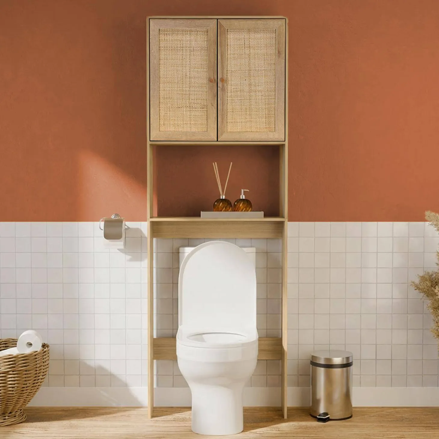 Wc meubelrek met houten en rotan decoratie