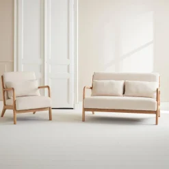 2-zitsbank en fauteuil van naturelkleurig hout en bouclé