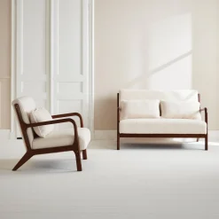 2-zitsbank en fauteuil van walnootkleurig hout en bouclé